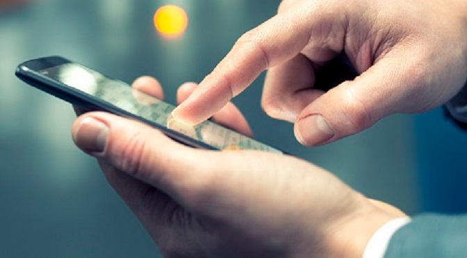 企業の成長にスマートフォンは不可欠 ～スマートフォンと従来型携帯電話の働き方を徹底比較～ 