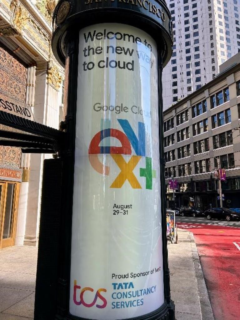 街中にあるGoogle Cloud Nextの広告(筆者撮影)