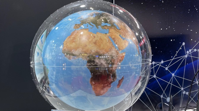 地球の低軌道に648基の衛星（ペイロード）を飛ばしたイメージ模型