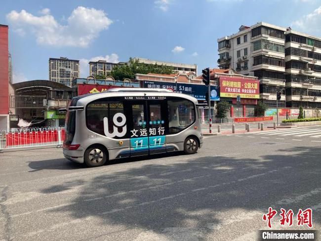 物資を運ぶ文遠知行の自動運転車（出典：網易）