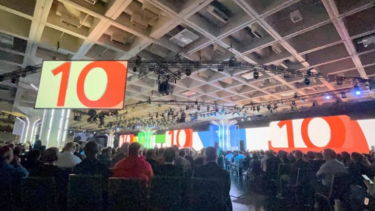 Keynote開始のカウントダウン(筆者撮影)