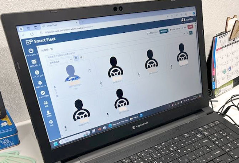 「スマートフリート」の管理画面。営業担当者の運行状況を目視、一括管理できる。