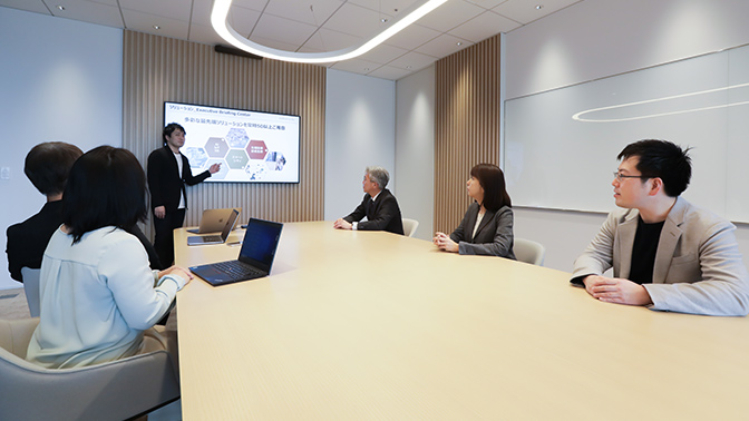 02 部⾨責任者による最新情報のインプット | Executive Briefing Center