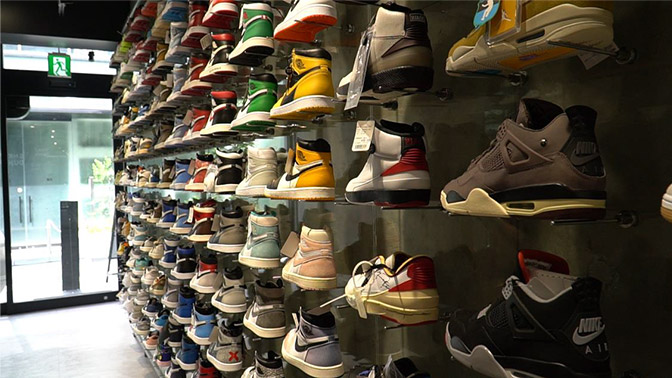 『スニダン』原宿店舗の様子