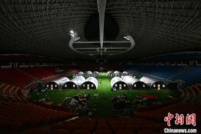 体育館に展開された猟鷹号の実験室（出典：網易）