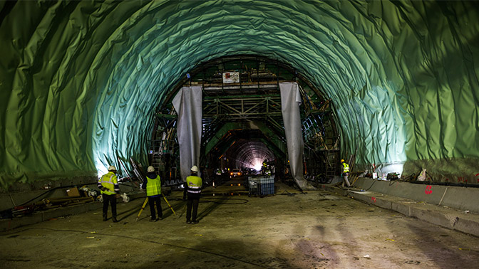 小型基地局エリア構築サービス「BizCell」 | トンネル内・屋内現場