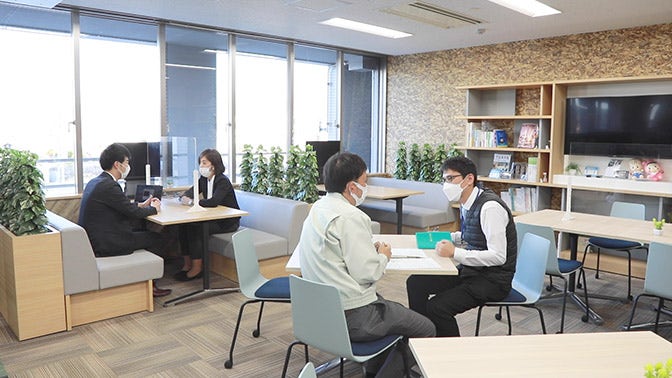 自由に打ち合わせができるフリースペース
