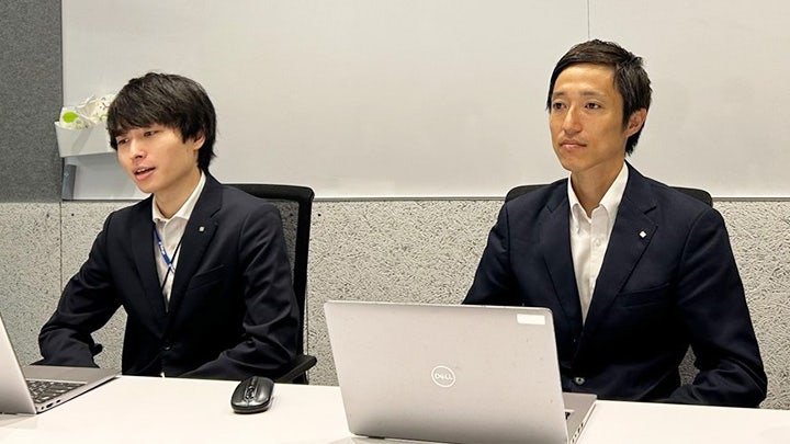 インタビュー風景。左より渡辺氏、伊藤氏