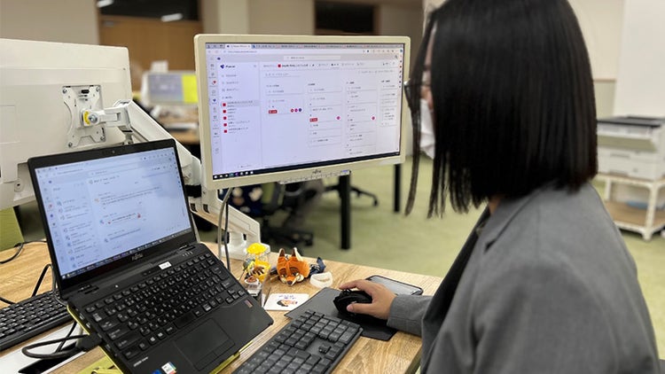 Microsoft365 を使って業務する様子