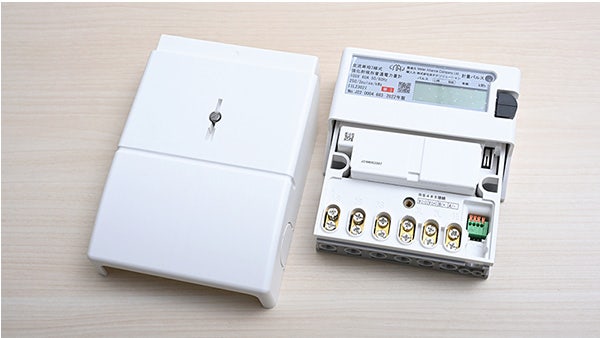あすかソリューションの「MAスマートメーター」（写真はカバーを外したところ）