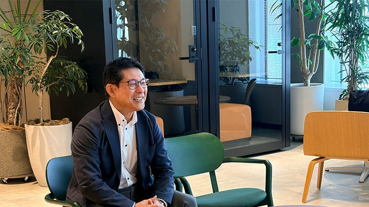 インタビューに応える稲垣氏