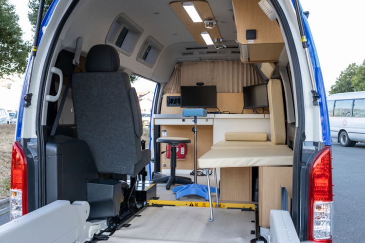 医療MaaS_オンライン診療用車両「INAヘルスモビリティ」