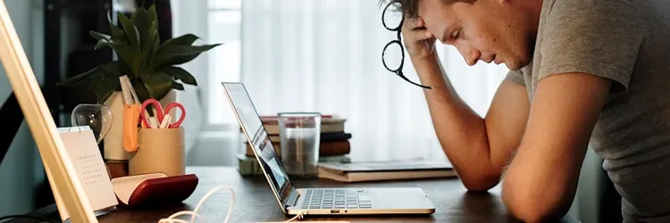 便利なチャットの落とし穴「仕事では使いたくない」個人LINEとの使い分け