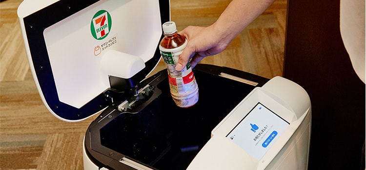 「RICE」の蓋が開き、商品の受け取り完了