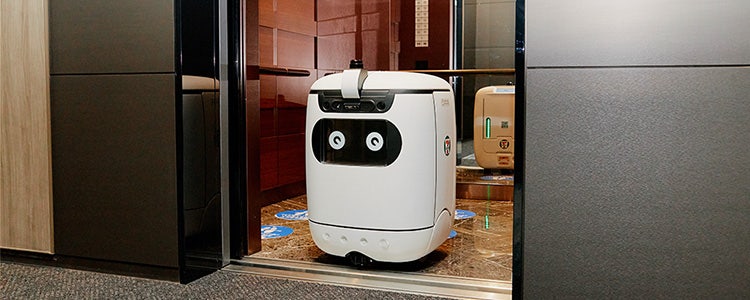 エレベーターと自動連携し、階をまたいで移動