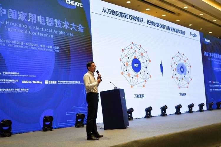 2021中国家用電器技術大会で発表する劉建国氏（出典：中国家庭用電化製品研究所）