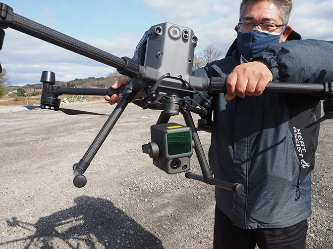 「DJI Matrice 300 RTK」ドローンに取り付けられた航空測量用LiDAR「ZENMUSE L1」