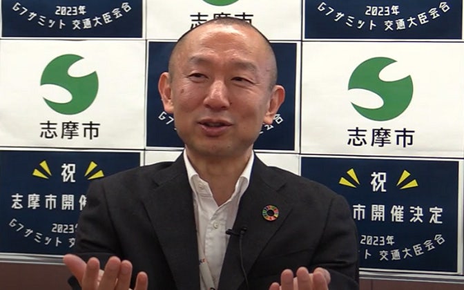 インタビューの様子