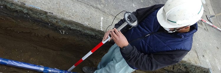 水道管の継手位置を誤差数cmで把握可能に。位置情報の活用で実現する、配管施工管理のデジタル化