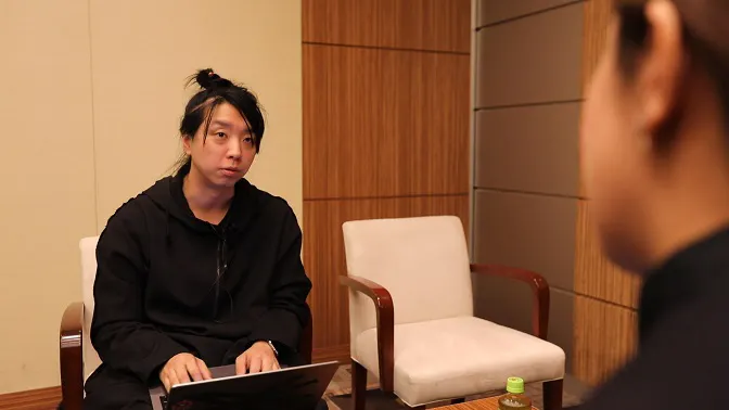 インタビューに答える落合陽一氏