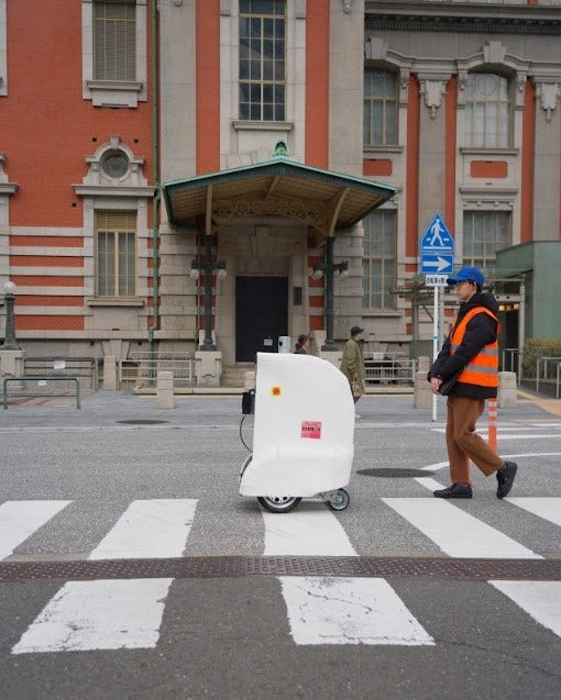 ５周回チャレンジを達成した神戸高専ロボティクスチームの「Navit(oo)n」 .