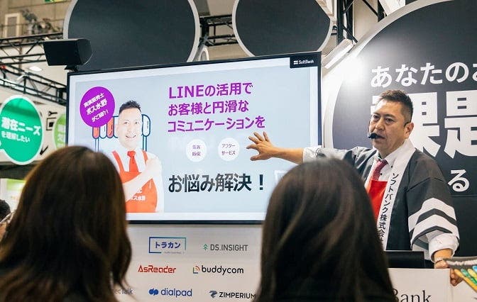 ミニセミナー中の実演販売士ボス水野氏