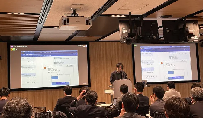 デモを行う株式会社エニシアスの木下氏。