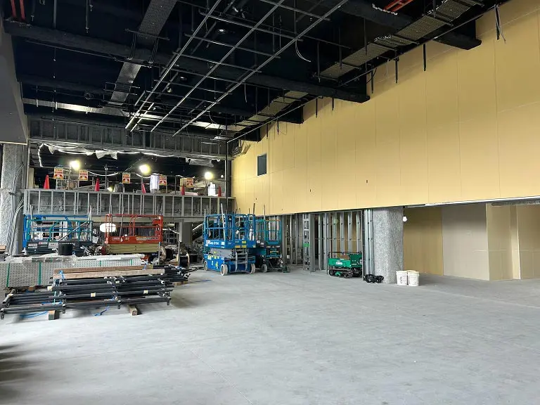 １階には広いイベントスペースができあがりそうです