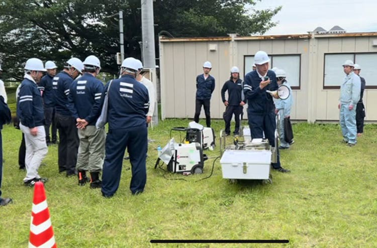 発電機を分電盤につなぎこむ訓練