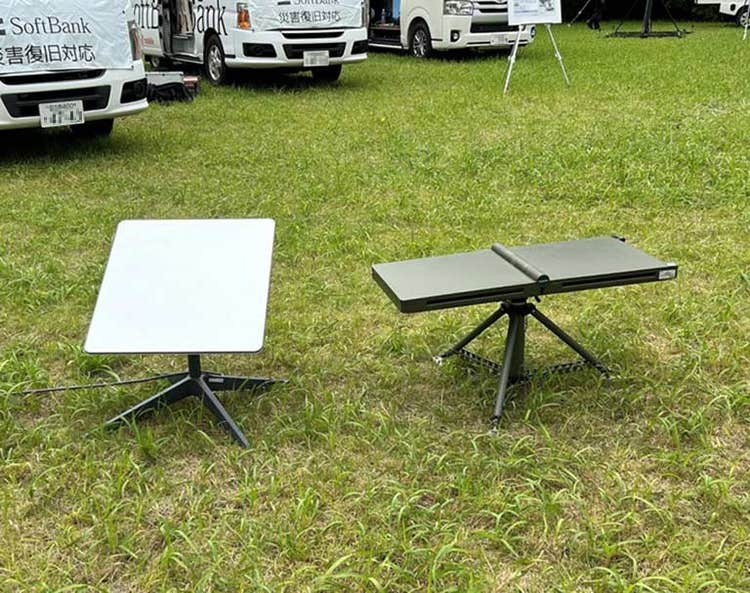 Starlink Business（左）とOneWeb（右）