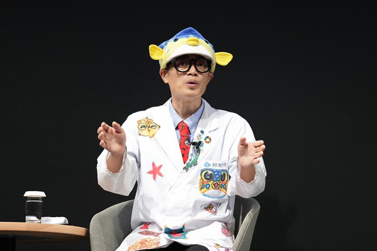 お礼を言うさかなクン