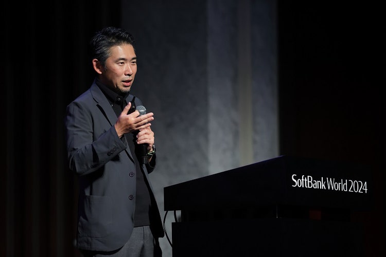ソフトバンクワールド2024にて講演を行うソフトバンクの湧川