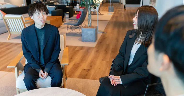 自治体での生成AI活用について議論する三人