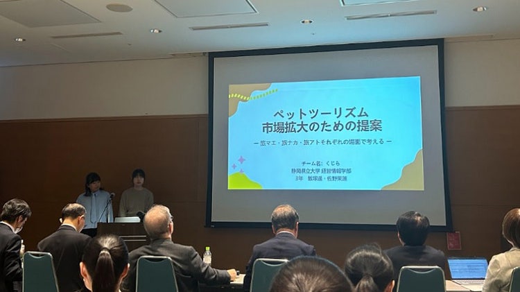 コンテストにおける学生のプレゼンテーションの様子