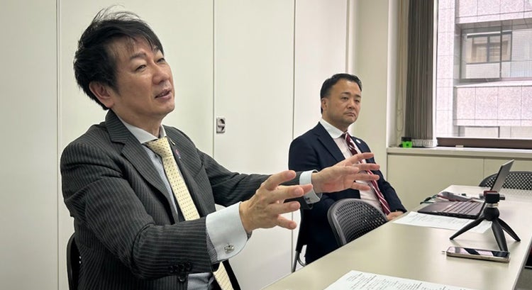 インタビューに答える牧田氏と芦田氏