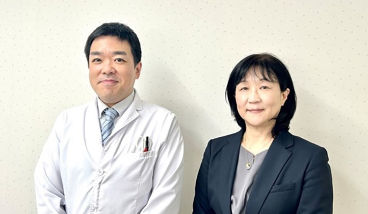 今回お話をうかがった 株式会社ユニスマイル 取締役 経営企画本部 本部長 薬剤師 大西 素子氏（右）と 株式会社ユニスマイル 東関東事業部 第一ブロック 副ブロック長 猪瀬 明宏氏（左）