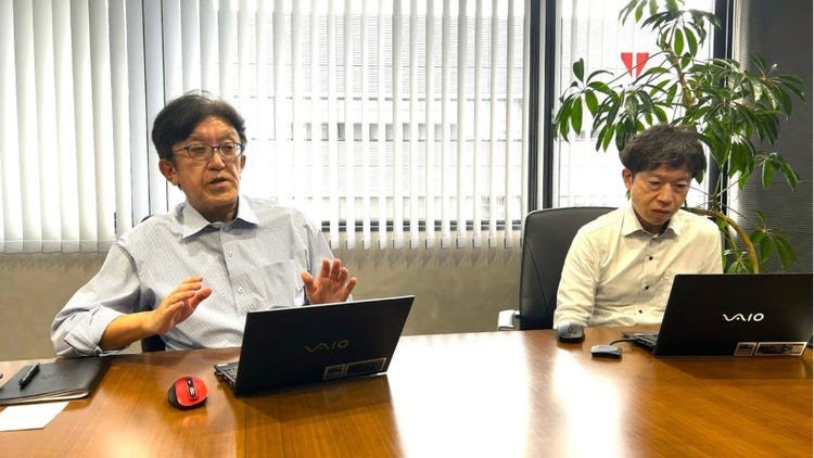 今回お話をうかがった（左より） マックス株式会社 コーポレート本部 デジタルイノベーション統括部 部長 白井啓一氏、同統括部 IT戦略SEC 課長 井田正志氏