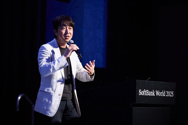 講演で語る中外製薬株式会社の鈴木氏