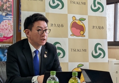 インタビューに答える石川市長