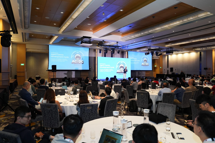 「AGENTIC STAR」が「SonarQube」とのMCP連携に対応。写真はイベント「SonarQube World Tour Singapore 2026」の様子