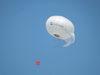 写真：係留気球無線中継システム