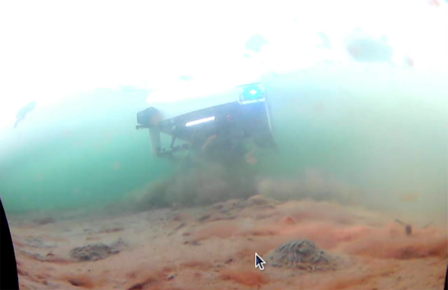 「浮上」のOCC信号を受けて浮上を開始する水中ロボット（子機）