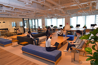 最先端テクノロジーのオフィス環境