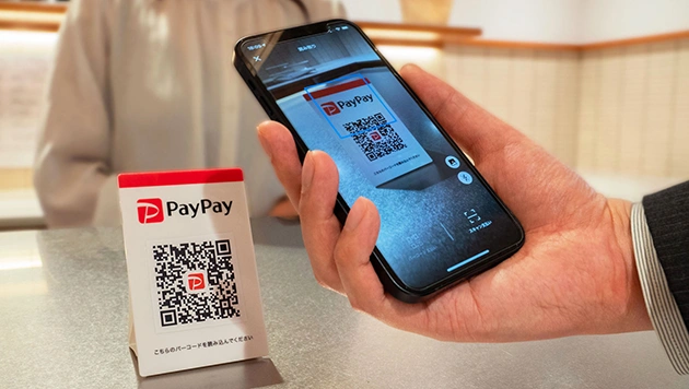 PayPayで決済をする様子