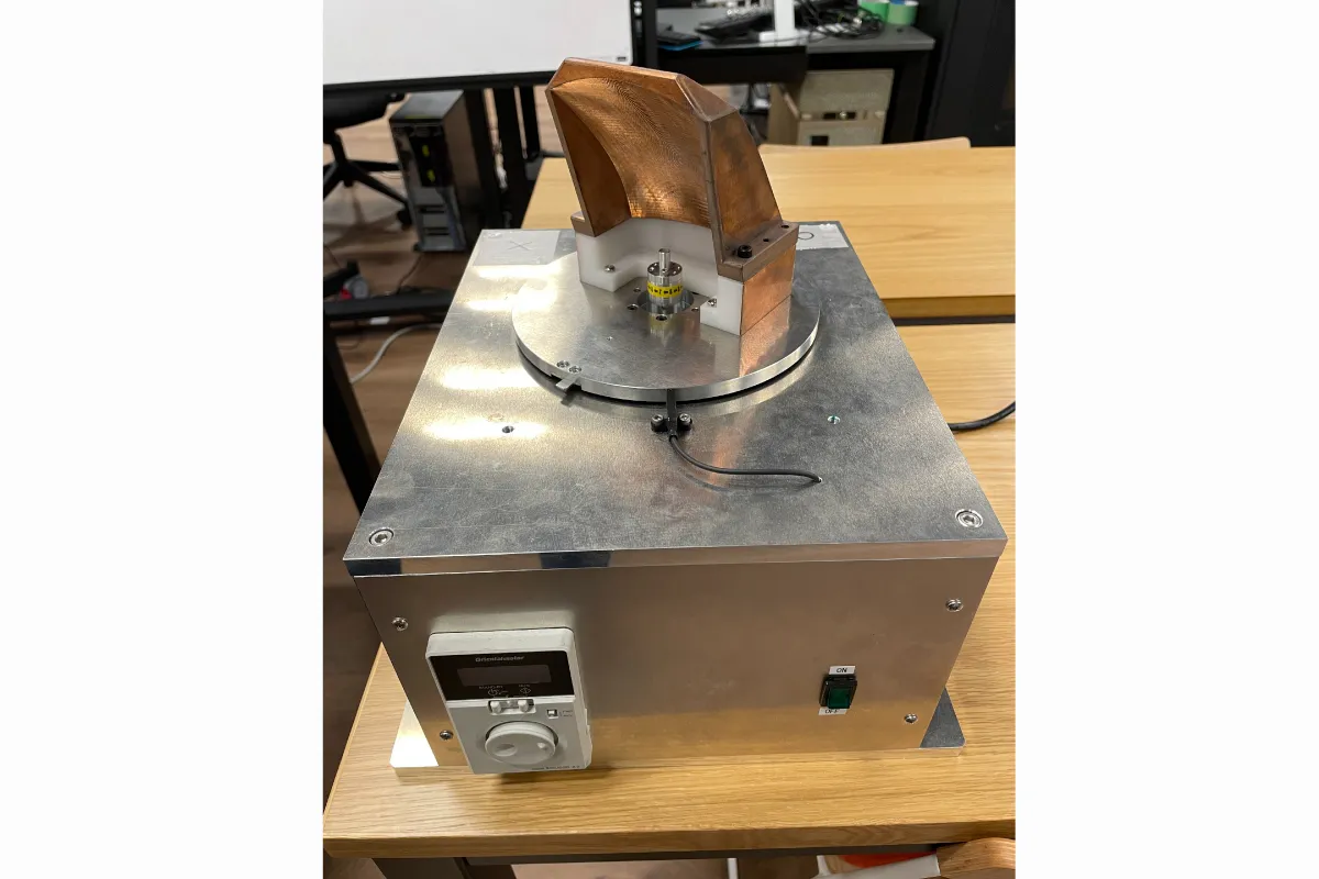 回転反射鏡アンテナ | 移動通信でのテラヘルツ帯の利用に向けた取り組み