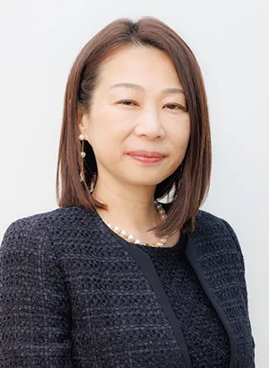 Kyoko Hoashi Senior Director, Digital Governance Division, IT Strategy Division, Technology Unit Chair of the AI Ethics Committee SoftBank Corp.