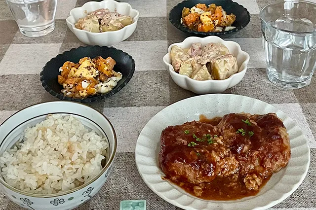 炊飯器で3品同時調理！煮込みハンバーグ定食
