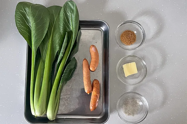 ウインナーと小松菜のコンソメバター煮のつくり方