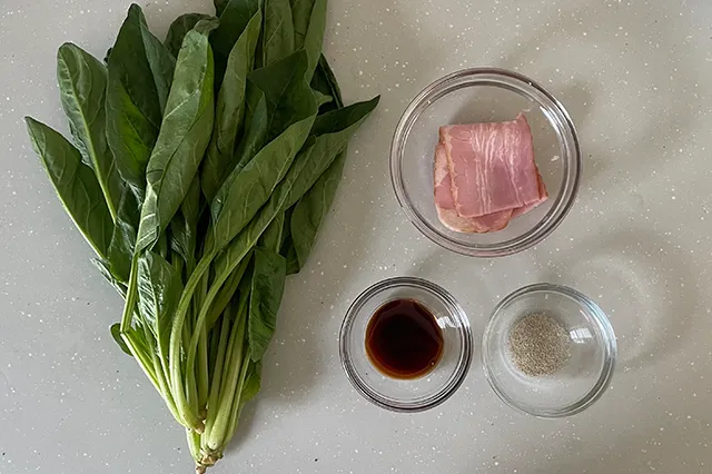 ほうれん草とベーコンの醤油和えのつくり方 その1