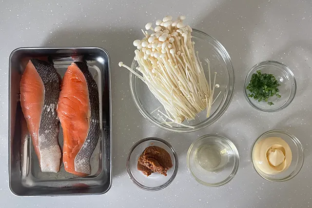 鮭とえのきの味噌マヨ蒸しのつくり方と仕上げ その1